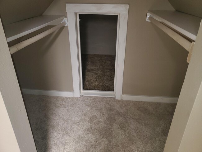 Building Photo - 3213 Center St NE