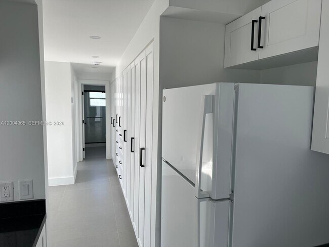 Building Photo - 360 Meridian Ave