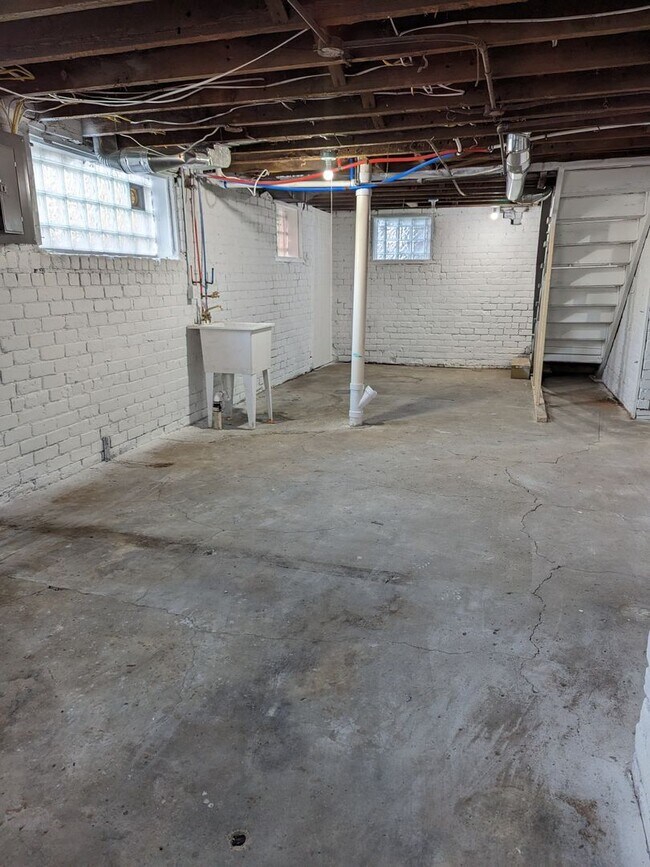 Building Photo - 73 Woodland St