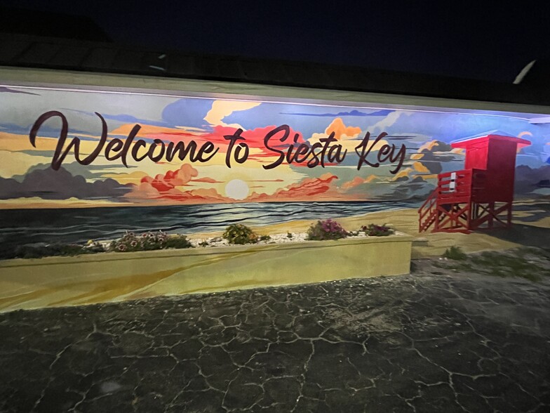 Beautiful Siesta Key mural 8 minute walk from condo, a must must stop photo op - 1642 Stickney Point Rd