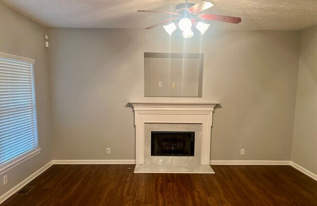 Den Area w/ gas fireplace - 4929 Indian Summer Dr
