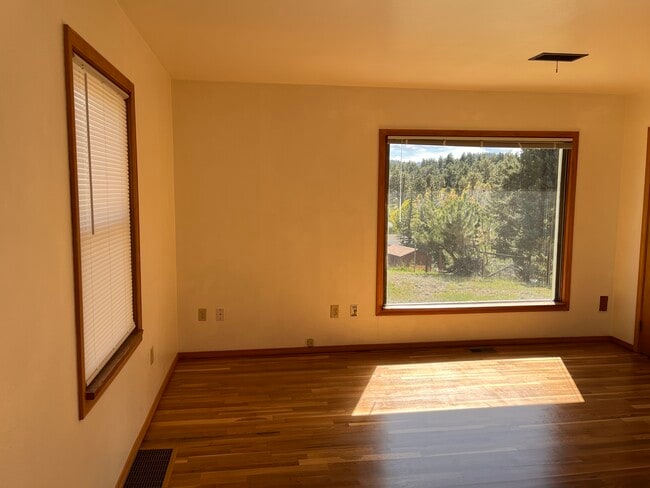 Building Photo - 305 Dewell Rd