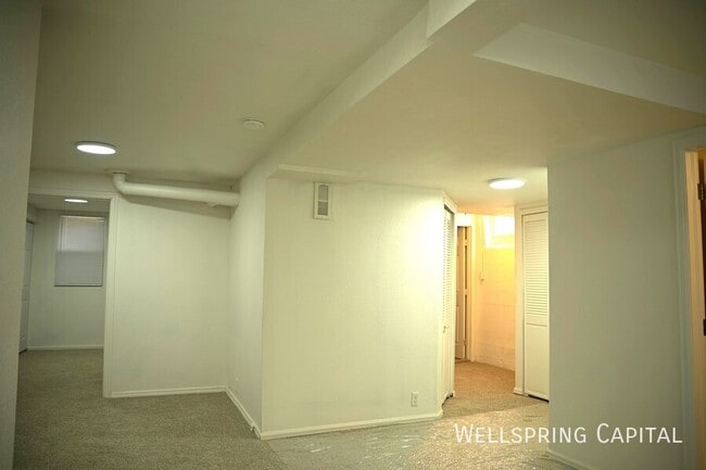 Building Photo - 2690 Pontiac St