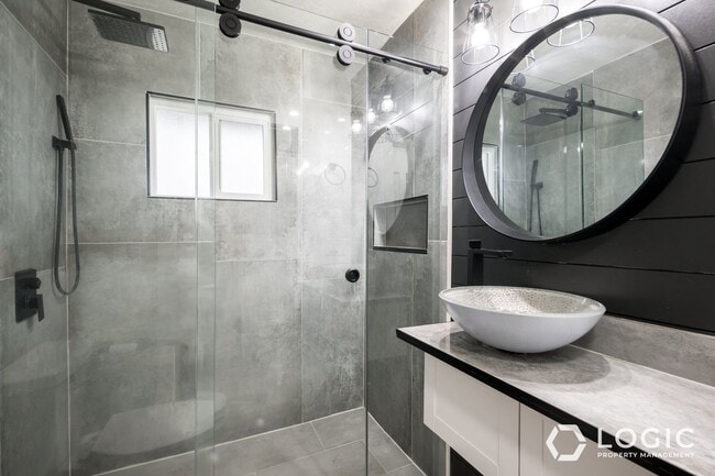 Building Photo - Gorgeous Home in Sugar House!!