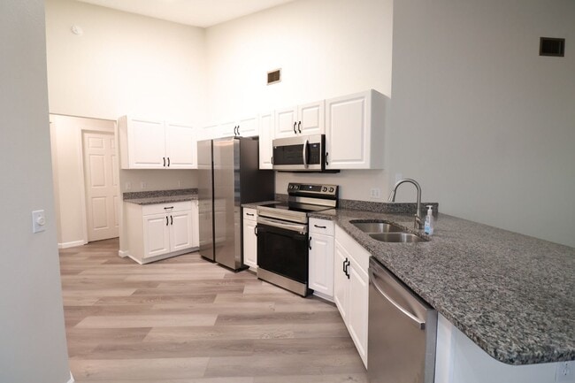 Building Photo - 3 bed 2 bath home in a quiet neighborhood