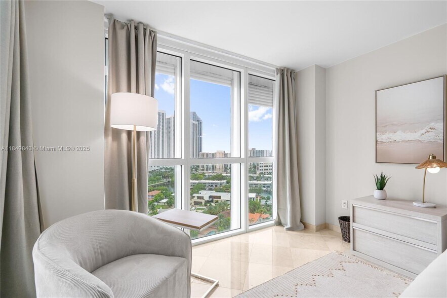 Building Photo - 16500 Collins Ave