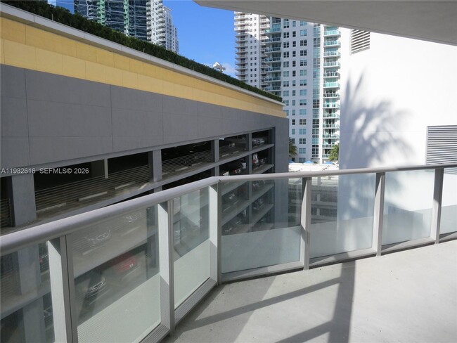 Building Photo - 1300 Brickell Bay Dr