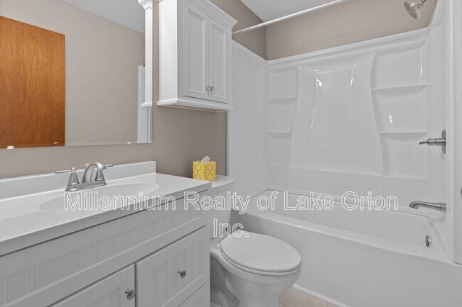 Building Photo - 391 Shady Oaks St