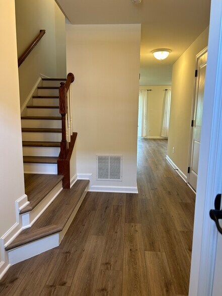 Entrance -upgraded flooring - 1280 Rannoch Ln