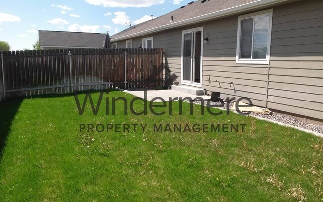 Building Photo - Maria187-1