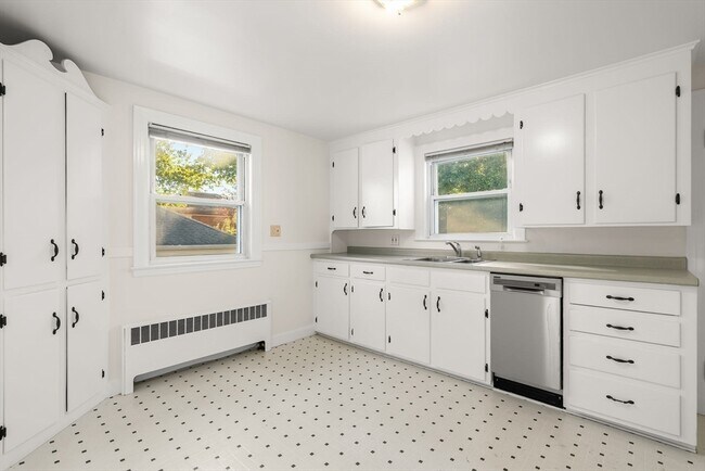 Building Photo - 34 Nilsen Ave