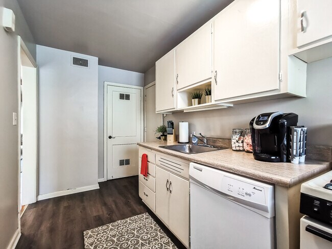 Building Photo - 1207 W 45th St