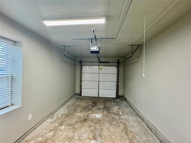 Building Photo - 509 Meadow Lake Dr