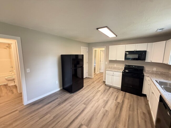 Building Photo - 3 Bed 2 Bath Springfield, MO