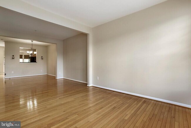 Building Photo - 8818 Papillon Dr