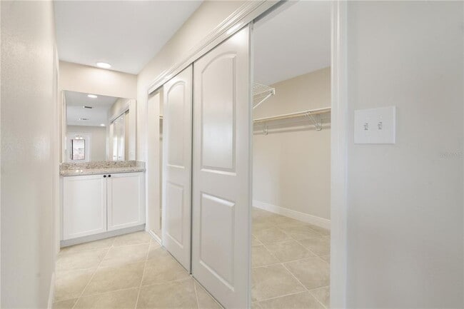 Building Photo - 5008 S Shore Dr