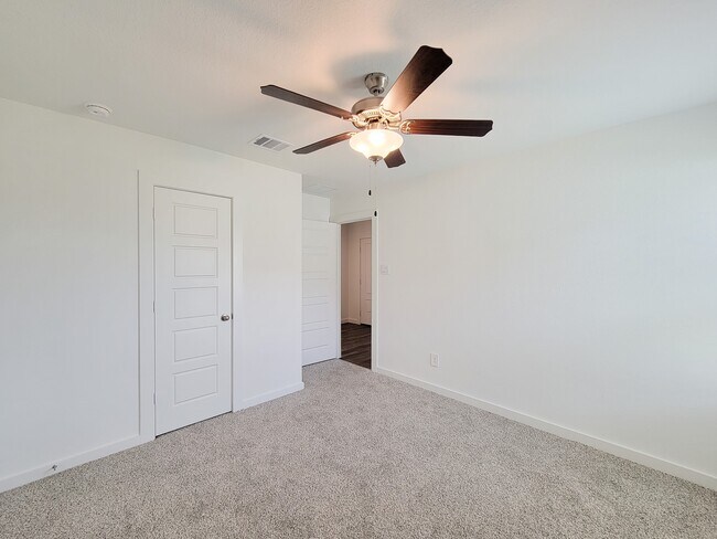 Building Photo - 1014 Star Grass Ln