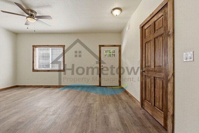 Building Photo - 2 Bedroom 1 Bathroom Home with a Single Car Garage Available in Blanchard!