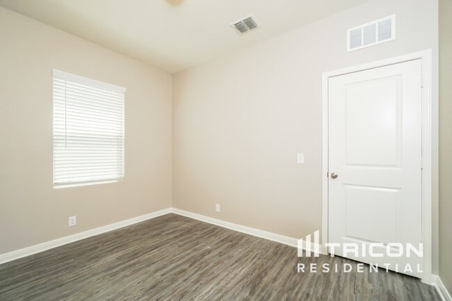 Building Photo - 14640 Maple Terrace San Antonio TX