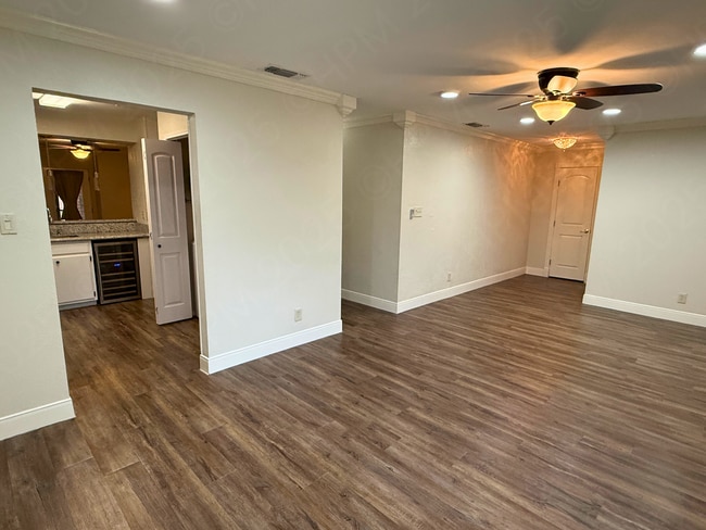 Building Photo - Move-In Special. Half off the first full month's rent with a 12-month lease.