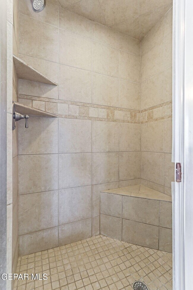 Building Photo - 6285 Wildwood Ct