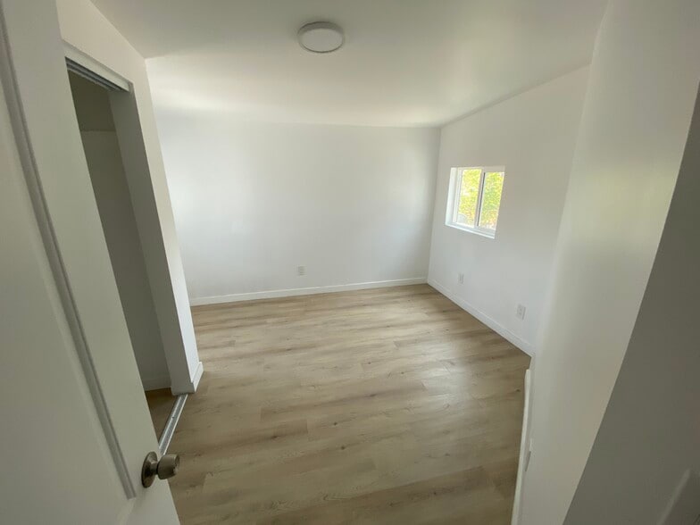 Building Photo - 1917 E 2nd St