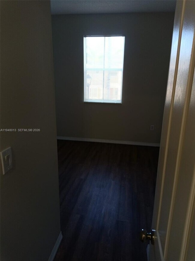 Building Photo - 4210 NE 22nd Dr