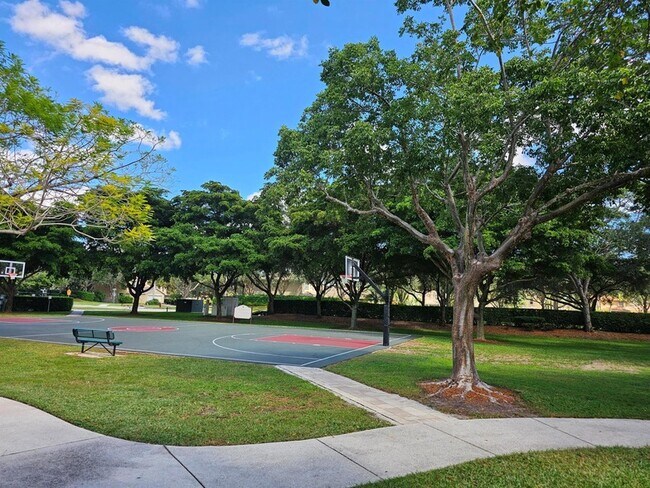 Building Photo - 7533 Topiary Ave