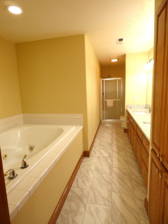 Building Photo - 4465 Countryside Ct NE