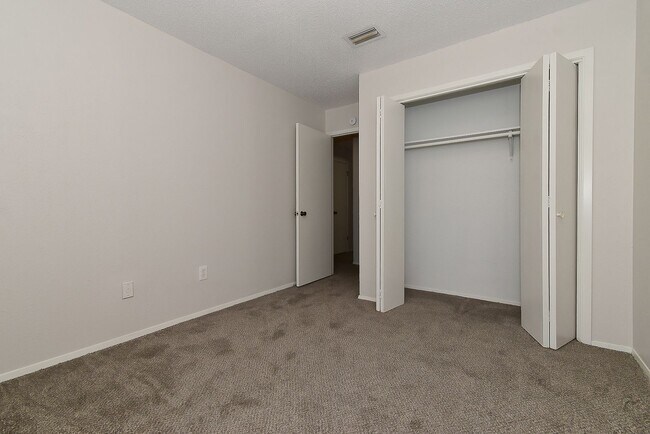 Building Photo - 1703 La Fontaine Ln