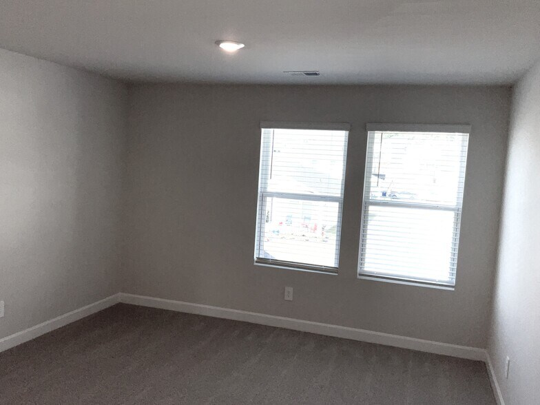 Building Photo - 210 Granby Trl