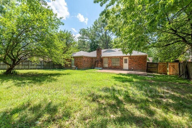 Building Photo - 4262 Sunnyslope Dr