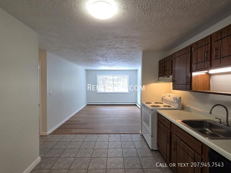 Building Photo - 10 Tall Pines Dr