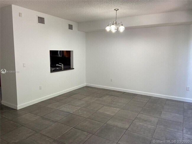 Building Photo - 3475-10 Mystic Pointe Dr