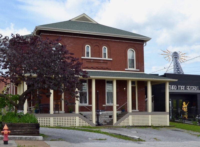 Building Photo - 625 7th Ave S