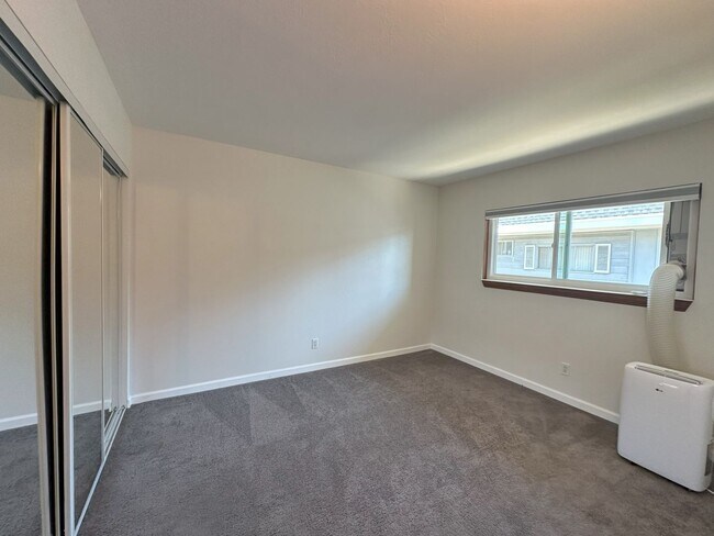 Building Photo - 152 Glover Ave