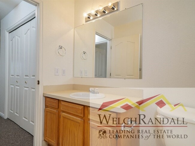Building Photo - Beautiful 3 Bed 1.5 Bath Townhome in Ogden