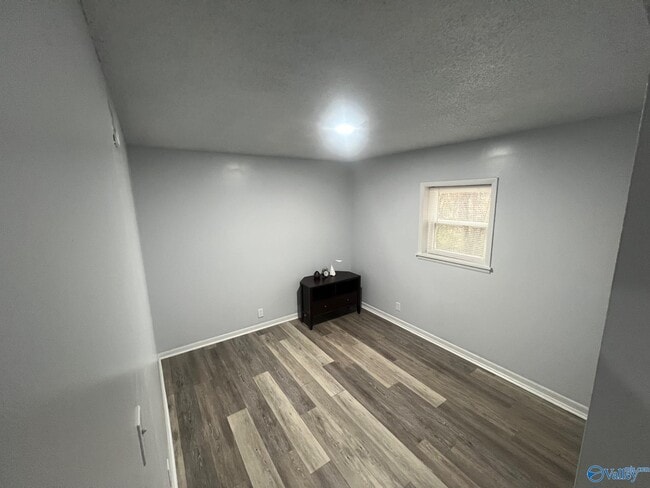 Building Photo - 409 Cumberland Dr SE