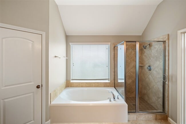 Building Photo - 2818 Red Maple Dr