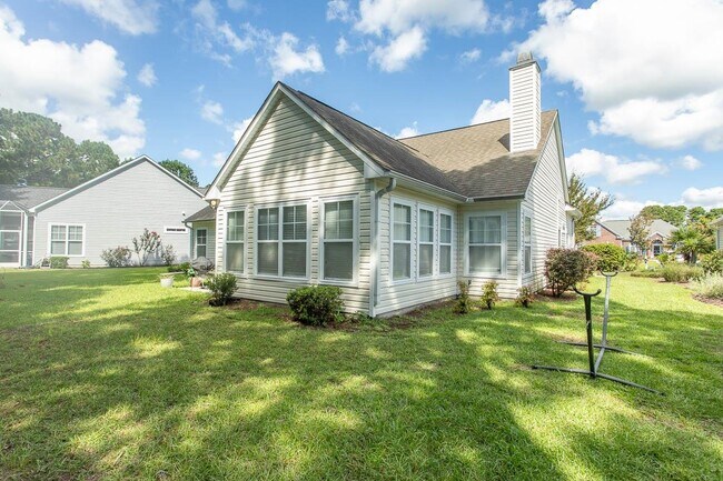 Building Photo - 384 Esher Ct