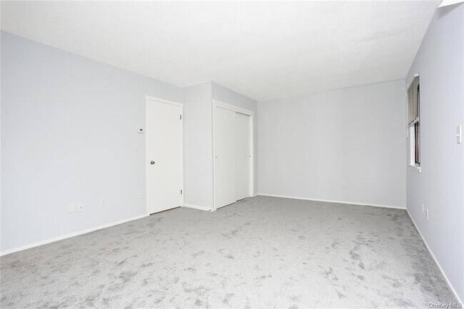 Building Photo - 161 Treetop Cir