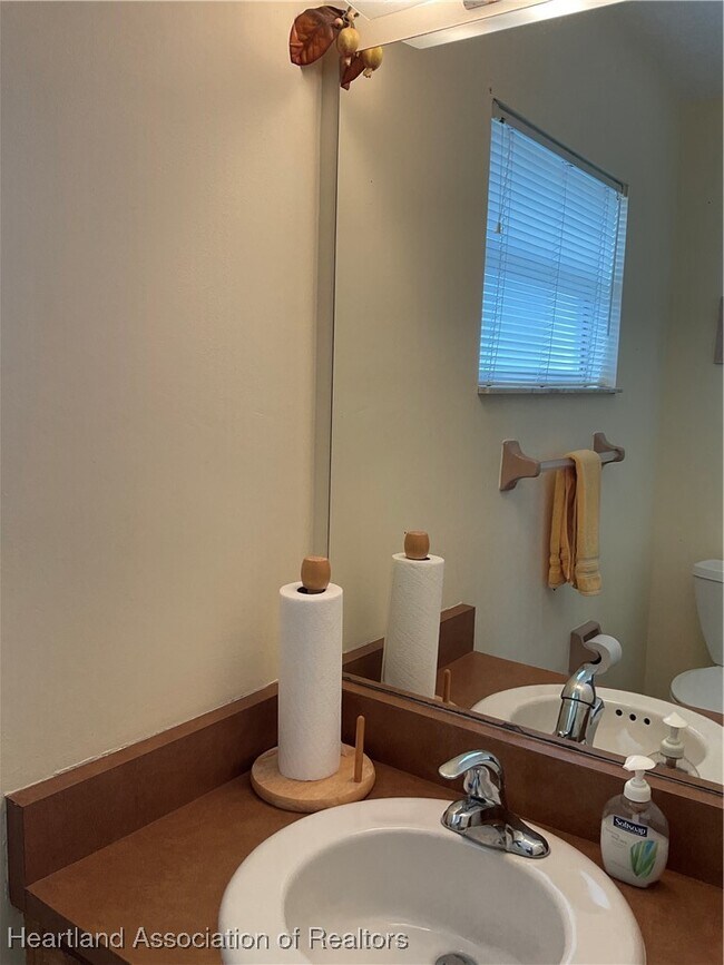 Building Photo - 3641 Edgewater Dr