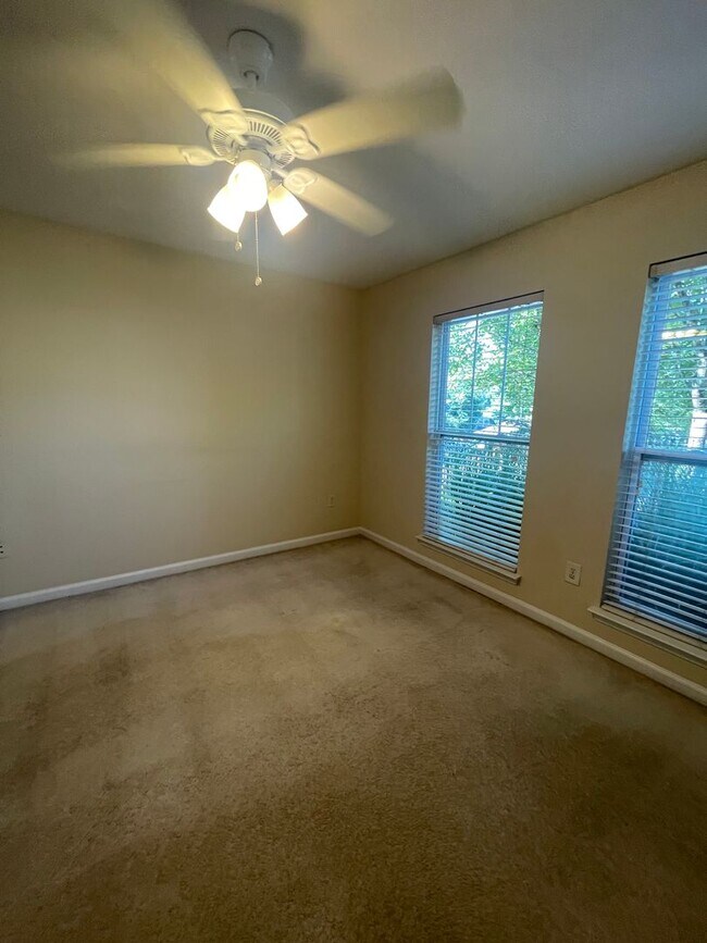 Building Photo - Two Bedrooms Available in this Three Bedroom Flat, Male Applicants!