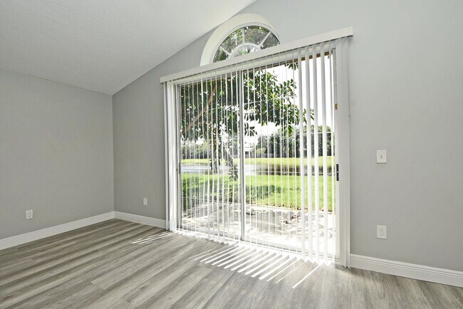 Building Photo - Beautiful Home in Alafaya Woods Totally Remodeled