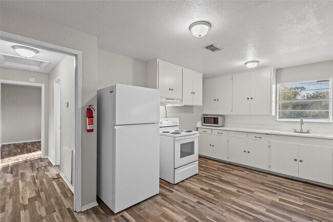 Building Photo - 2729 Main St