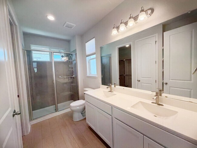 Building Photo - 2 Bed / 2.5 Bath Home Ready for Lease!