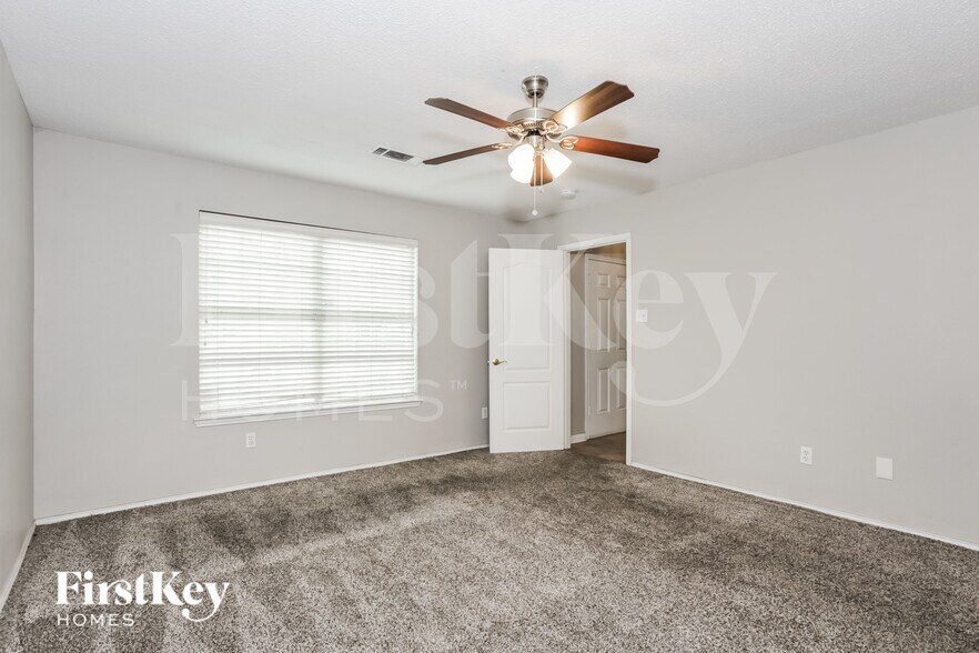 Building Photo - 621 Stellaway Dr