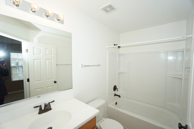 Building Photo - 210 Portage Ln
