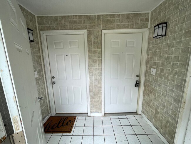 Building Photo - 91-93 Meadowbrook Drive Duplex