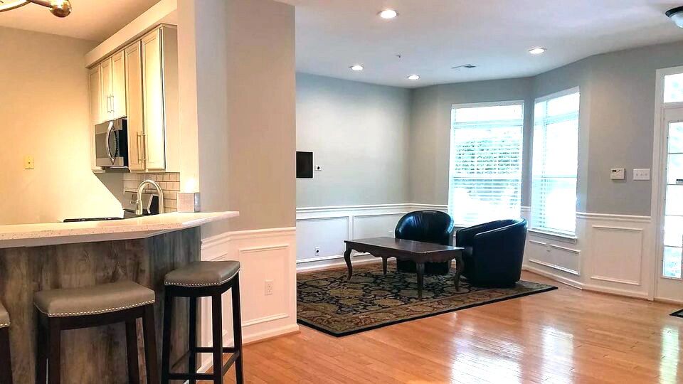 Building Photo - 305 Dresher Woods Dr